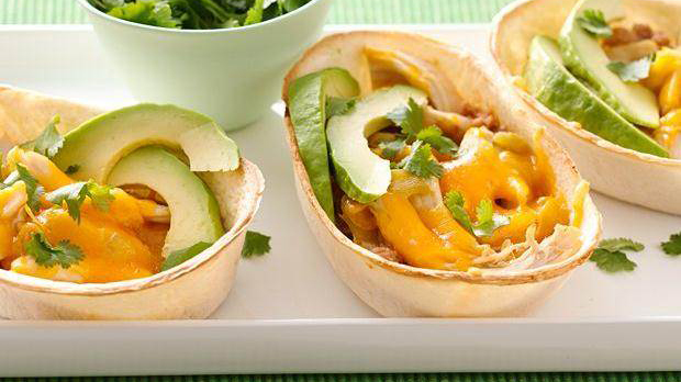 Soft Tacos avec garniture au fromage, poulet et haricots