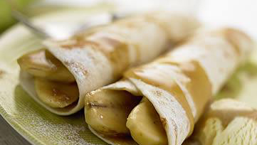 Tortillas sucrées aux bananes et à la sauce caramel
